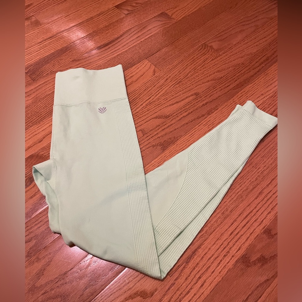 Forever 21 Pastel Bright Green athletic leggings